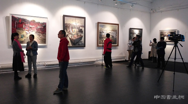　“凤凰含章艺术中心”首届公益展 - - 李龙男艺术创作回顾展
