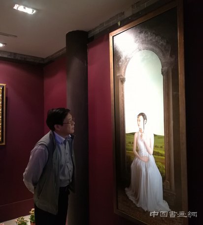 <b>平静中寻找自我的创作 晓青油画作品展举办</b>