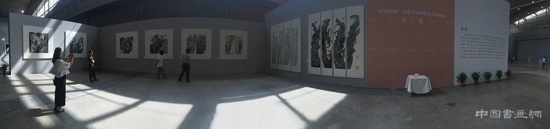 “情牵丝路 不朽胡杨”周尊圣胡杨作品展隆重开幕