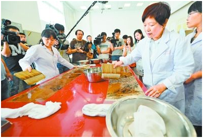首博生物酶巧揭古书画