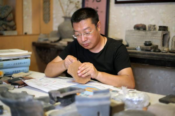 一块泥巴如何变成一方澄砚，去人马寨村看看吧