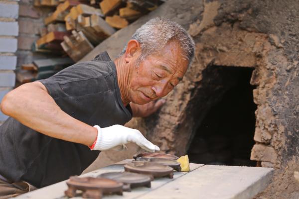 一块泥巴如何变成一方澄砚，去人马寨村看看吧