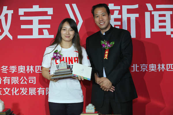 《中国申奥徽宝》首发 和田白玉品质更高