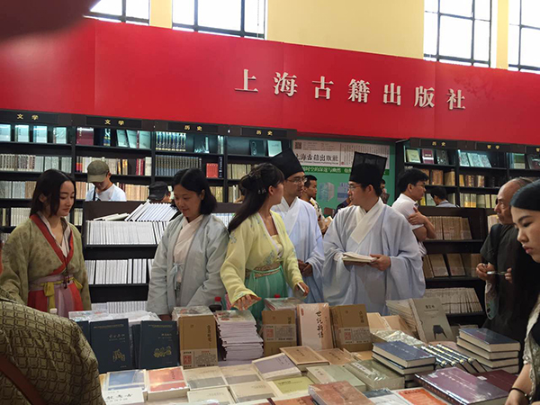 2015上海书展昨日开幕,现场“热闹”非凡