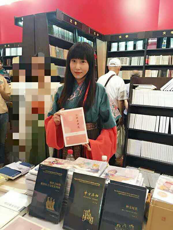 2015上海书展昨日开幕,现场“热闹”非凡