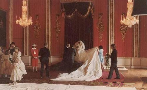 黛安娜王妃未曝光婚照下月美国拍卖