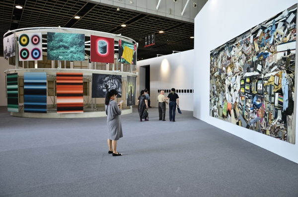 第二届南京国际美术展昨日开幕 参展作品来自全球