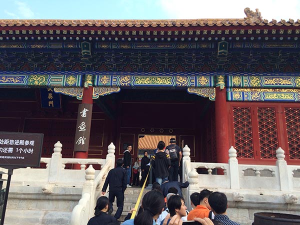 观众狂奔为故宫观展,院长表示将采取改进措施