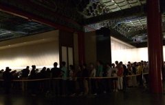 观众狂奔为故宫观展，院长表示将采取改进措施