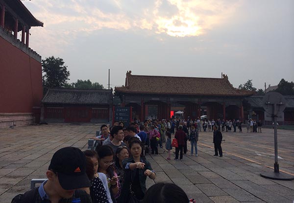 观众狂奔为故宫观展,院长表示将采取改进措施