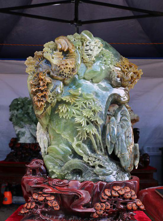巴中首届奇石根雕艺术展开幕 展出数万件艺术品