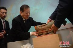 日本教授向内蒙古捐赠自购辽代文物与研究文献