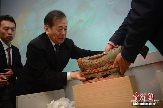 日本教授向内蒙古捐赠自购辽代文物与研究文献