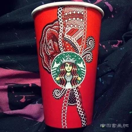 19岁妹子在星巴克纸杯上画出了花