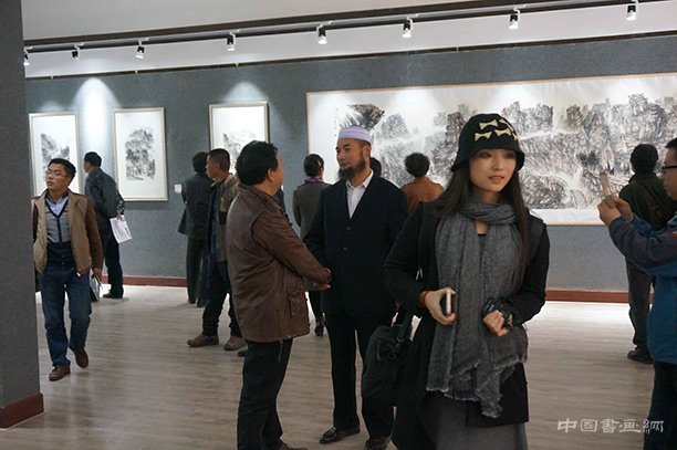“王庆吉的水墨山村-临夏行五人写生作品邀请展”在临夏州美术馆开幕