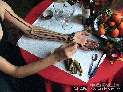 艾蕾尔:差异关系——女性身份的三个阶段
