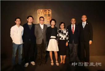《嘉木万重光》灵性绽放 ——明式家具“标准器”再定义