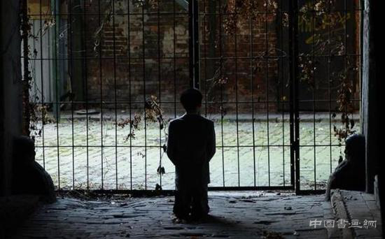 希特勒祈祷雕塑在美国拍卖 成交价逾1亿元