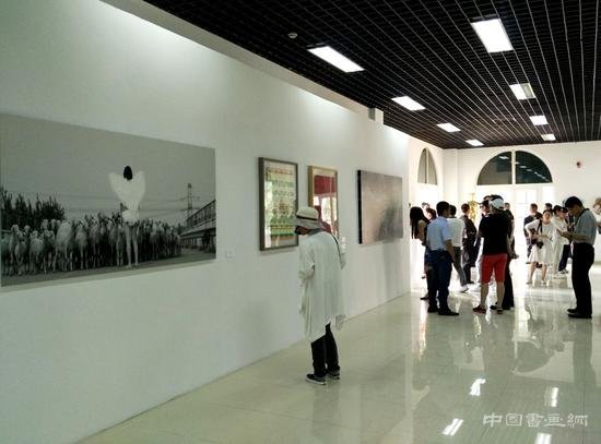 "模糊的边界"青年新锐艺术家展在格拉斯小镇启幕