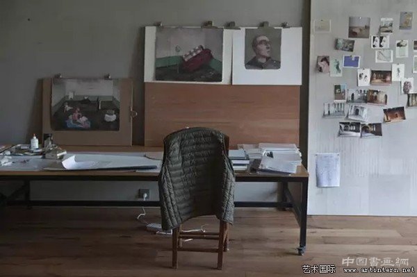 “绘画者”张晓刚