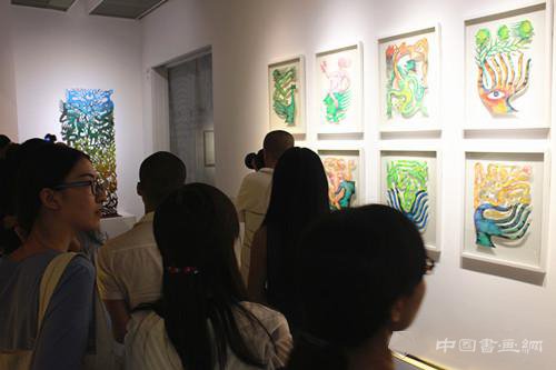 人与自然的关照 “天人合一•任戎2016”亮相深圳