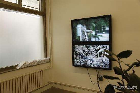 “暗示之轮”隐喻的年代群展