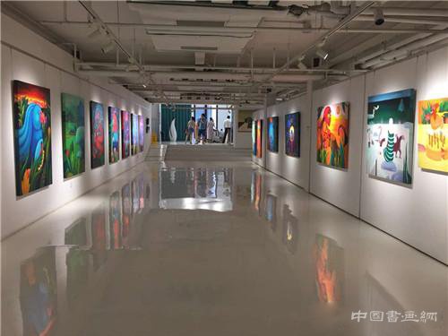 赵了了个展“低声描述” 用绘画传递心底的声音