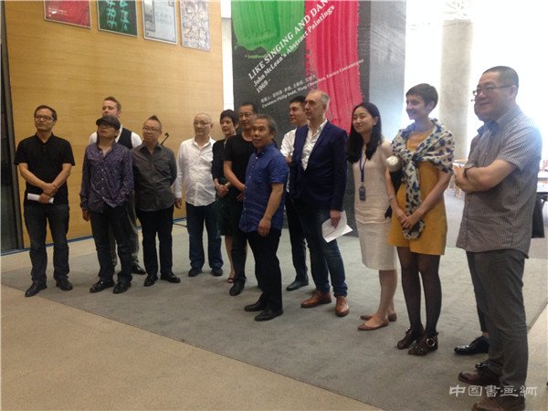 英国抽象艺术家约翰.麦克林个展在中央美术学院开幕 明快与愉悦的色彩舞者