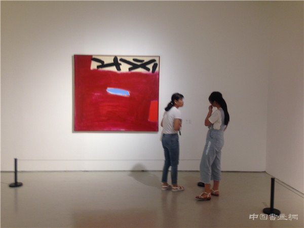 英国抽象艺术家约翰.麦克林个展在中央美术学院开幕 明快与愉悦的色彩舞者