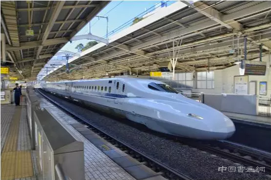 日本新干线又玩新花样:一个会移动的美术馆