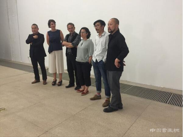 Nacho Zubelzu与苍鑫行为艺术亮相白盒子艺术馆