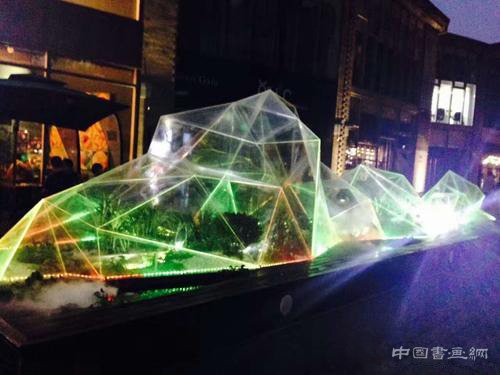 “岩中花树”艺术展里的“微园” 让现代化都市回顾自然