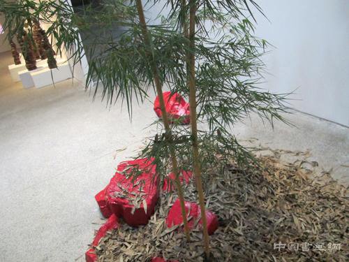 “岩中花树”艺术展里的“微园” 让现代化都市回顾自然