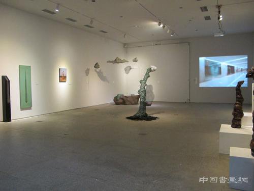 “岩中花树”艺术展里的“微园” 让现代化都市回顾自然
