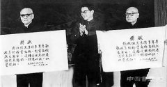 <b>他靠这两个法宝来鉴赏，很有准头，很有造诣!</b>