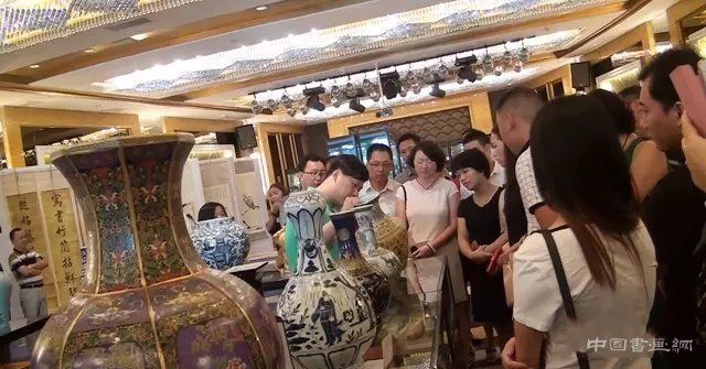 请千万莫要再信誓旦旦地卖画开价，我的画xx万一尺!