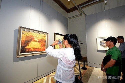 “多彩贵州·道中拾色” 贵州油画学会年展首回展今日揭幕