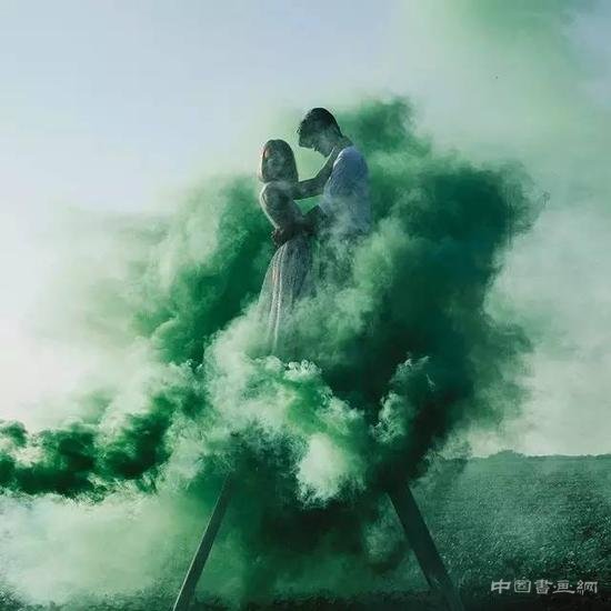 塞尔维亚摄影师在现实世界中创造超现实的场景