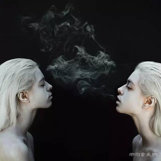 塞尔维亚摄影师在现实世界中创造超现实的场景