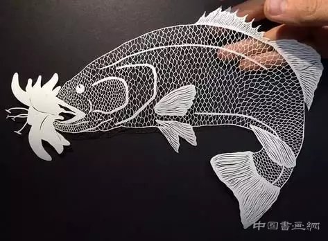 靠一张纸火遍全球在她的手上白纸有无数种可能