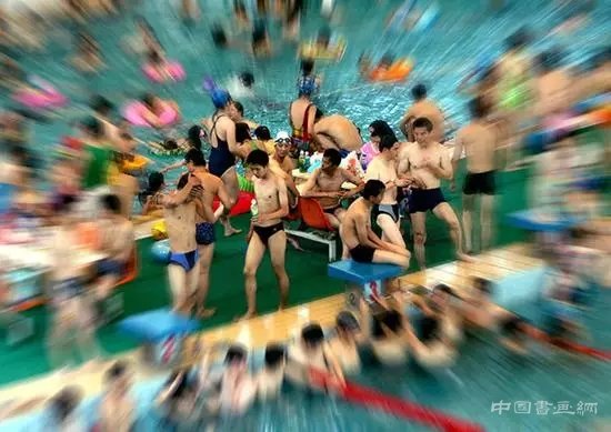 泳照也走性冷淡风，看完想找个空旷泳池清凉一夏