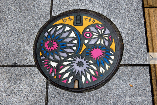 日本井盖个个堪称艺术品