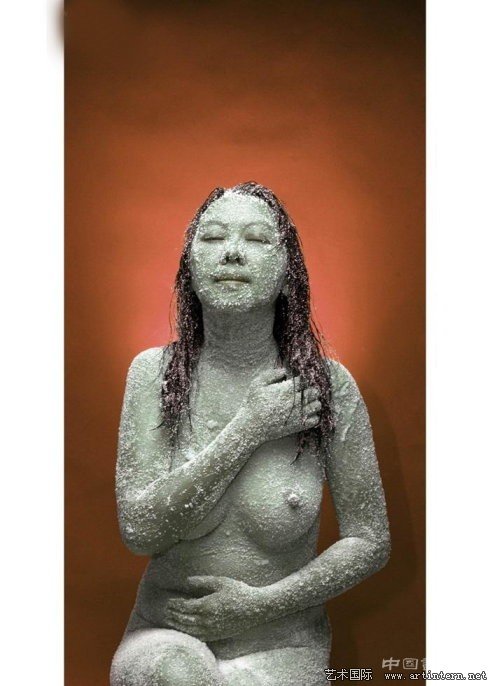 蜷缩于己:当代中国女性艺术的审美心理