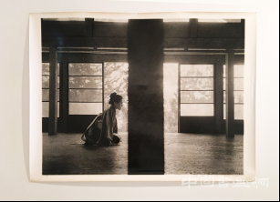 荣荣&映里的纽约首展“妻有物语”