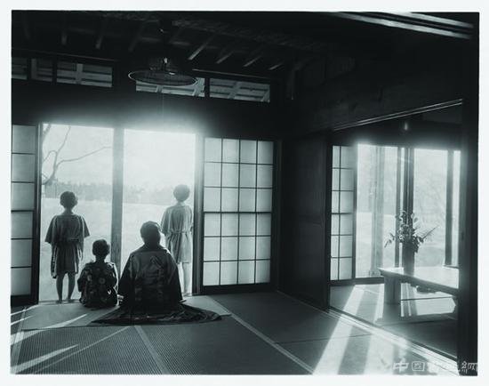 荣荣&映里的纽约首展“妻有物语”