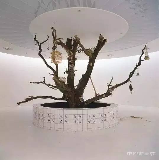 淘出来的作品？烟斗灰混合着威士忌底子的装置作品