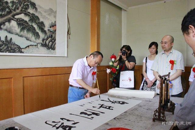 重庆华岩寺举行赵松菊女士书法展开幕式