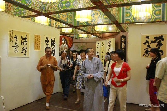 重庆华岩寺举行赵松菊女士书法展开幕式