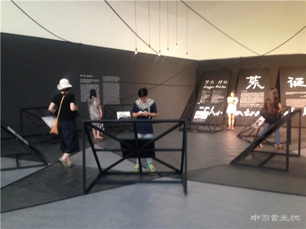 罗杰·拜伦:令我正中下怀的“荒诞剧场”