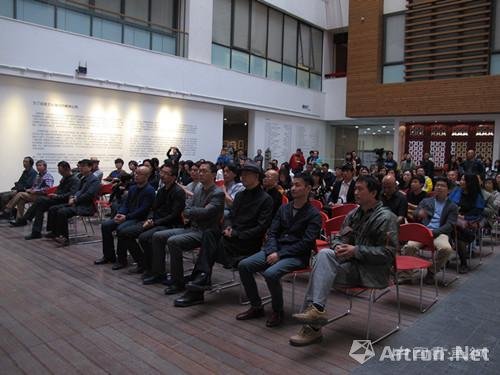 “唱一首当代的挽歌”:河上·高惠君绘画作品展清华美院美术馆开幕
